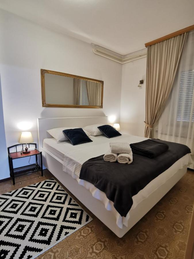 Luxury Residence Zola Zara Esterno foto