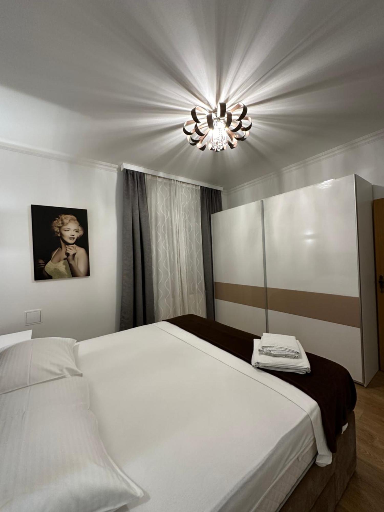 Luxury Residence Zola Zara Esterno foto