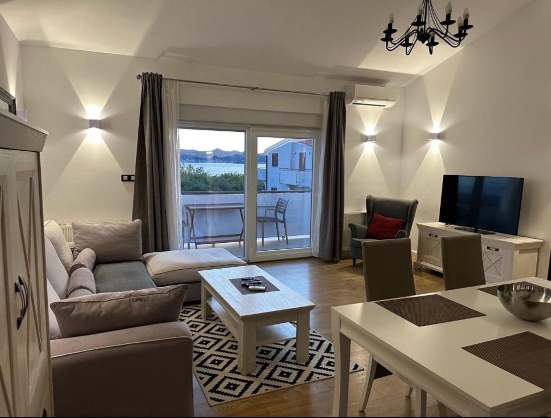 Luxury Residence Zola Zara Esterno foto