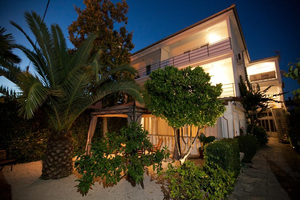 Luxury Residence Zola Zara Esterno foto