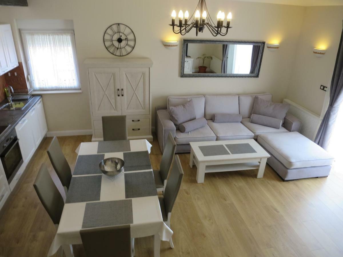 Luxury Residence Zola Zara Esterno foto